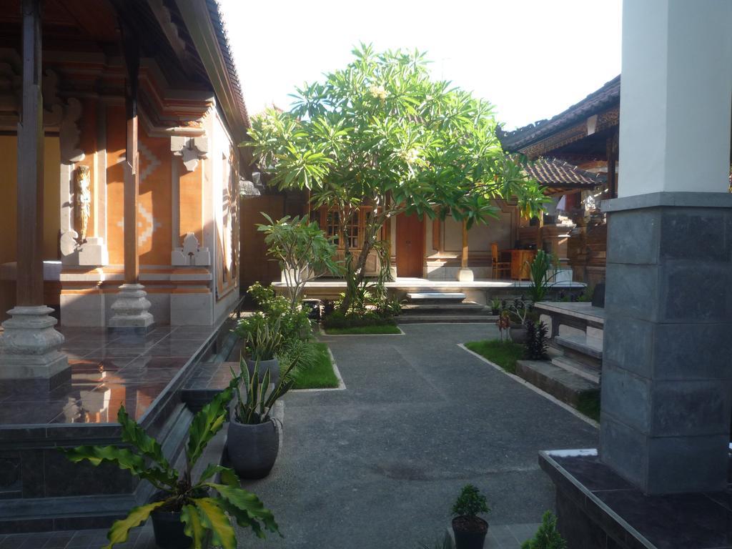 Pratama House Apartamento Ubud Quarto foto