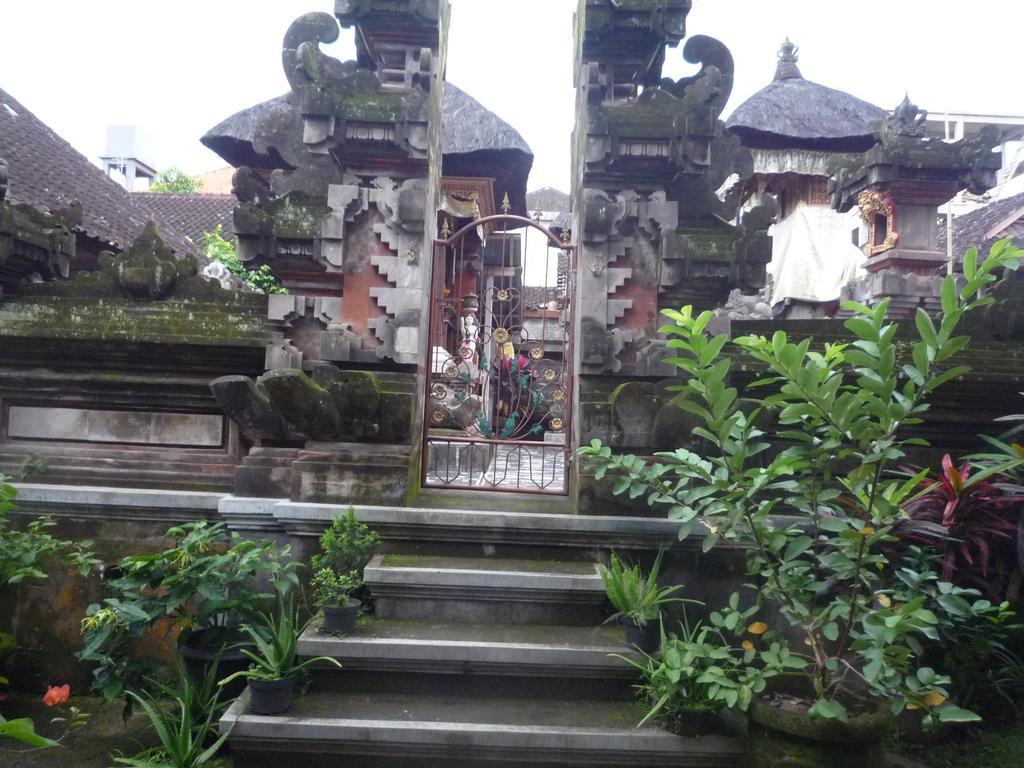 Pratama House Apartamento Ubud Exterior foto