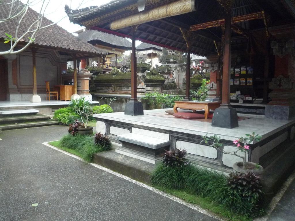 Pratama House Apartamento Ubud Exterior foto